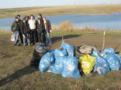 Кузбасс. С берегов Кии вывезли более 150 кг мусора